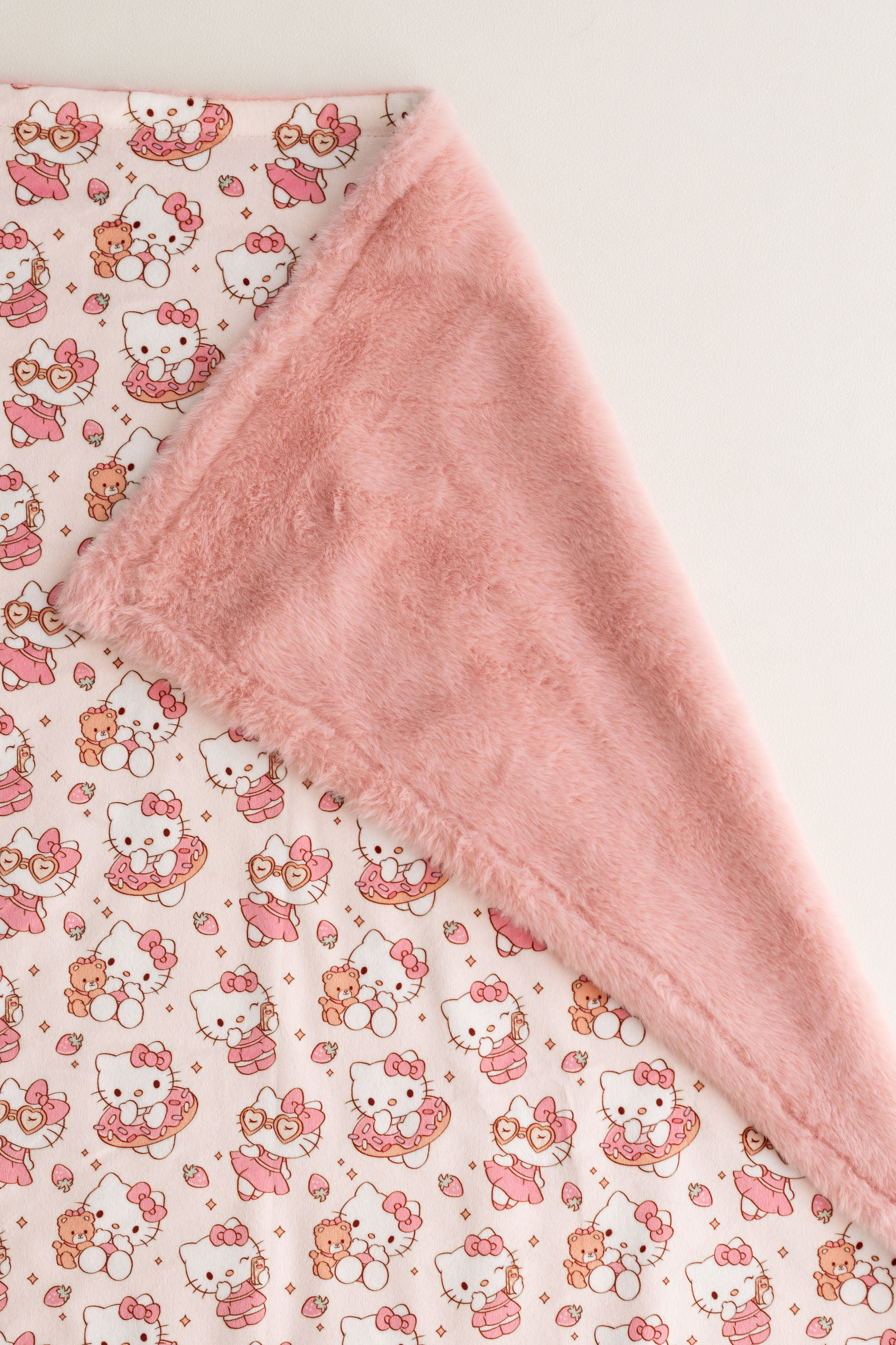 Strawberry kitty blanket