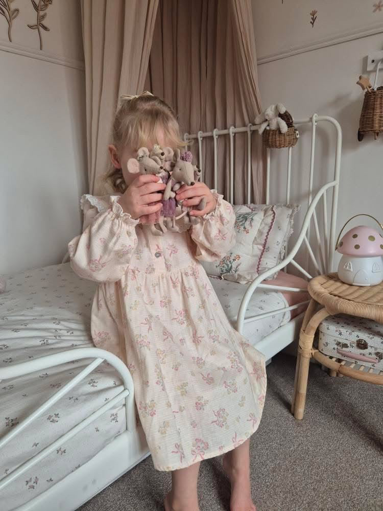 Darling bow lace dress