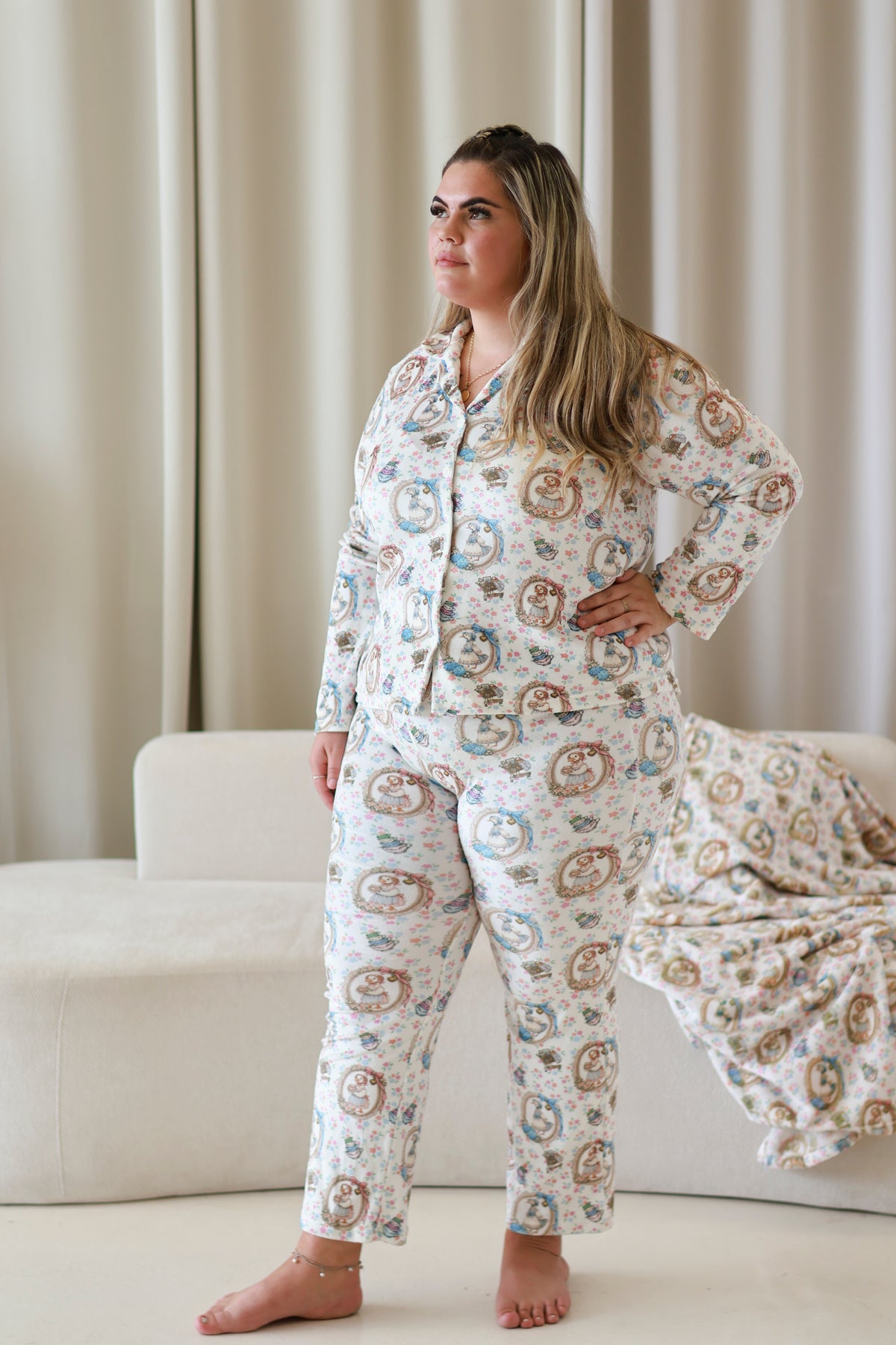 Mother goose women’s buttoned pyjamas